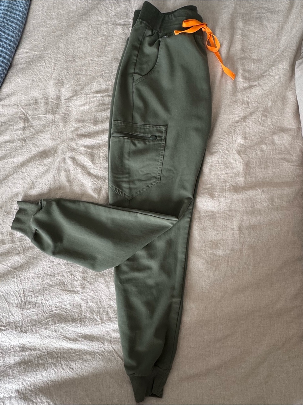 FIGS women’s Olive scrub Jogger